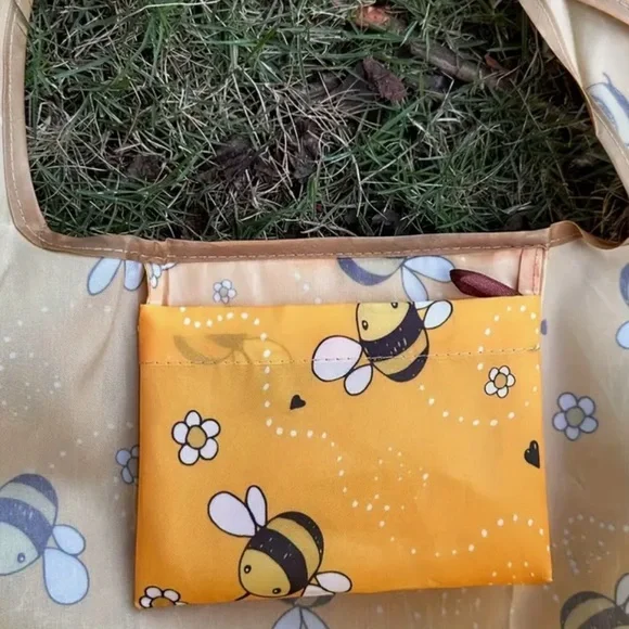 Portable Shopping Nylon Tote Bag Vibrant Bumble Bee & Flower Design - Picture 3 of 6